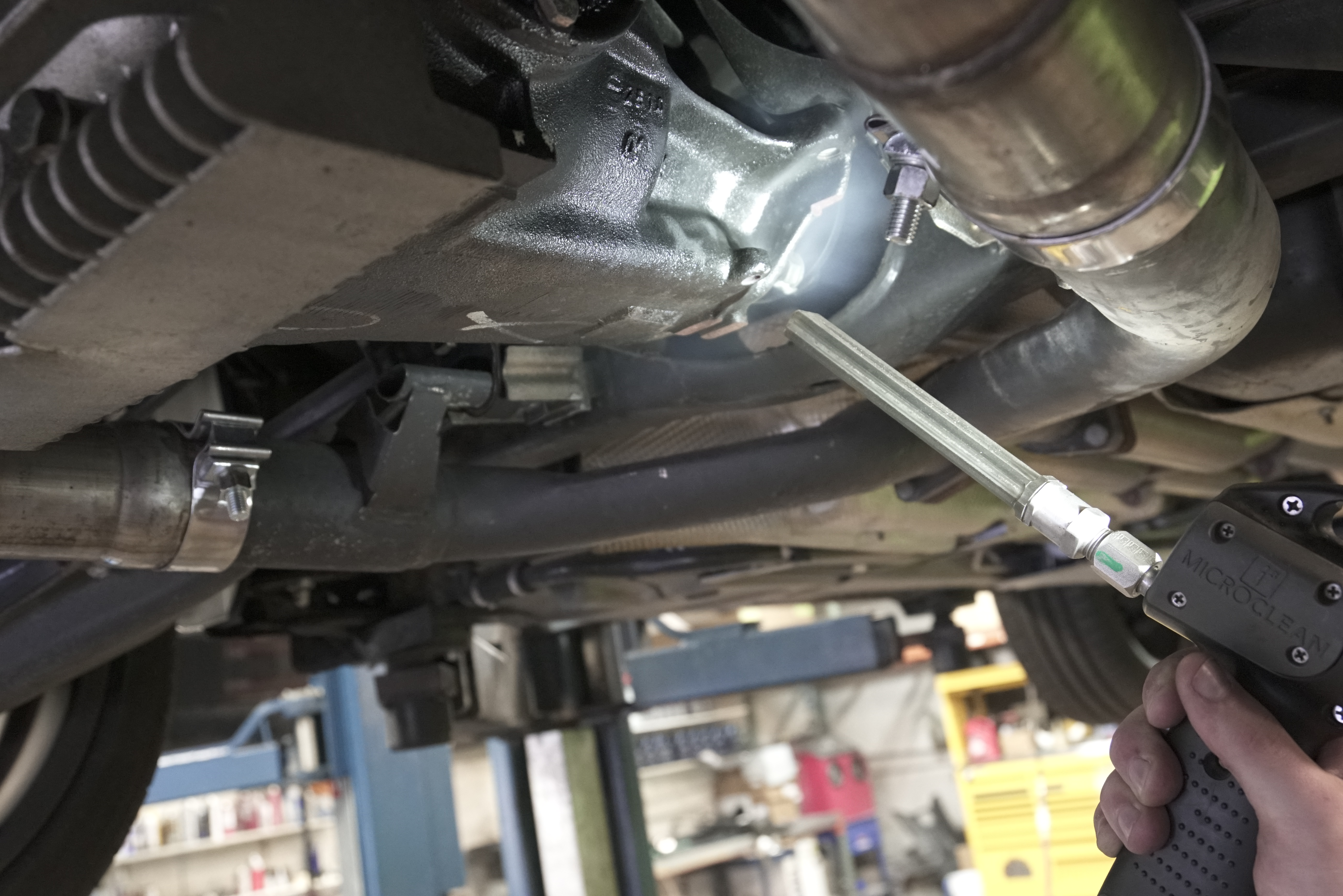 czyszczenie suchym lodem podwozia pojazdu