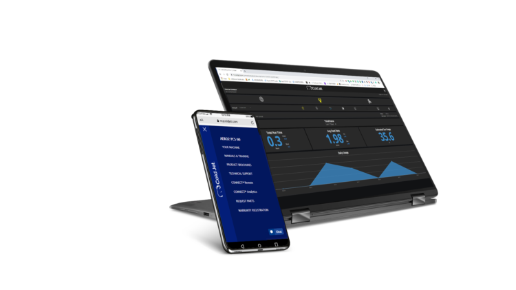 Ein Smartphone und ein aufklappbarer Laptop werden nebeneinander angezeigt, beide mit der Benutzeroberfläche von Cold Jet Connect auf den Bildschirmen. Das Telefon zeigt ein Menü mit Optionen, während der Laptop Datenvisualisierungen und Text anzeigt. Beide Geräte haben ein schlankes, modernes Design.